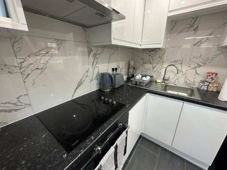 לונדון 2 Bedroom House,Brownhillrd Se6 מראה חיצוני תמונה
