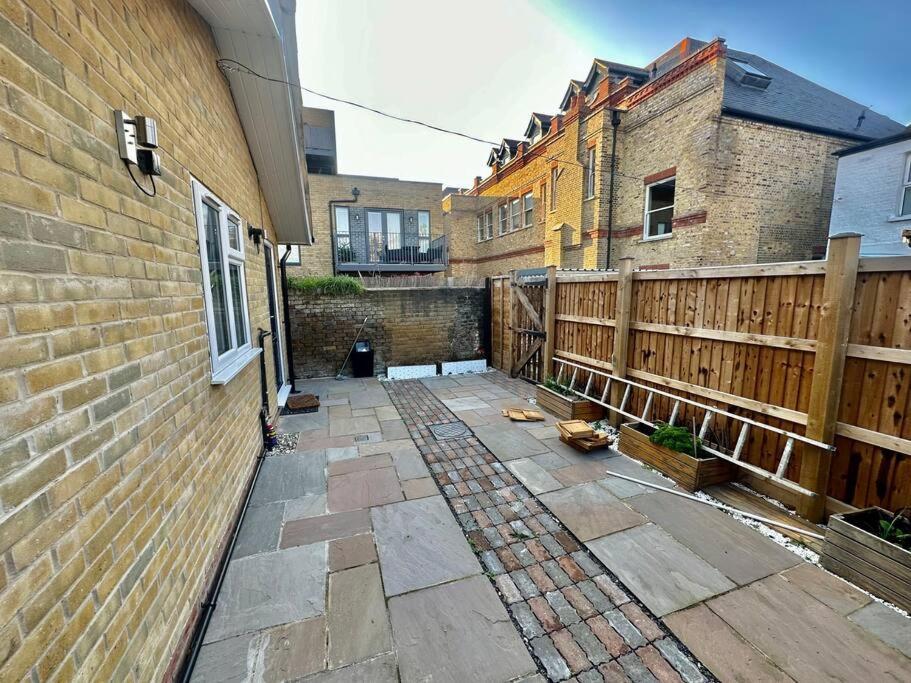 לונדון 2 Bedroom House,Brownhillrd Se6 מראה חיצוני תמונה